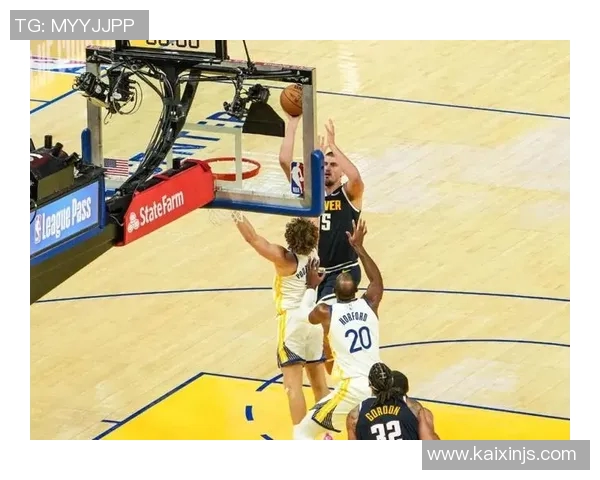 勇士替补挖双核！理查德统治攻守打成最佳配角，霍福德关键球破局